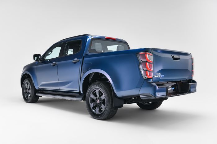 mobil baru, isuzu d-max, mesin baru, isuzu, Isuzu D-MAX EV, Pilih Isuzu D-MAX Mesin Baru Atau Listrik? Ini Perbandingan Tenaganya
