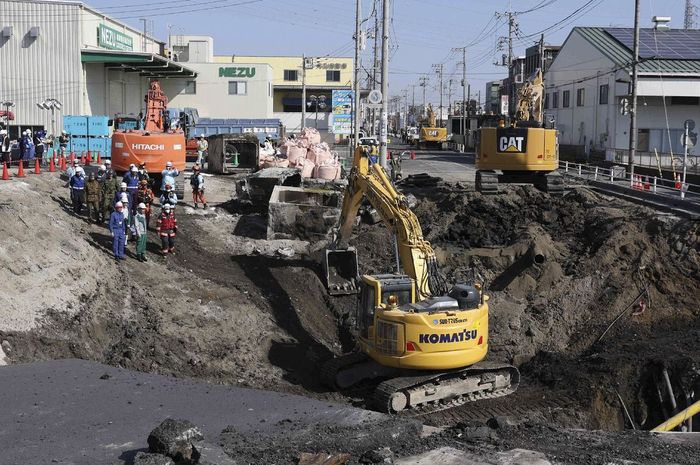 sinkhole, Sinkhole Jepang, Sinkhole Yashio Saitama, Truk Tertelan Sinkhole, Yashio Saitama Jepang, Ngeri, Sopir Truk Korban Sinkhole di Jepang Baru Ditemukan Setelah 3 Bulan Tertelan Lubang