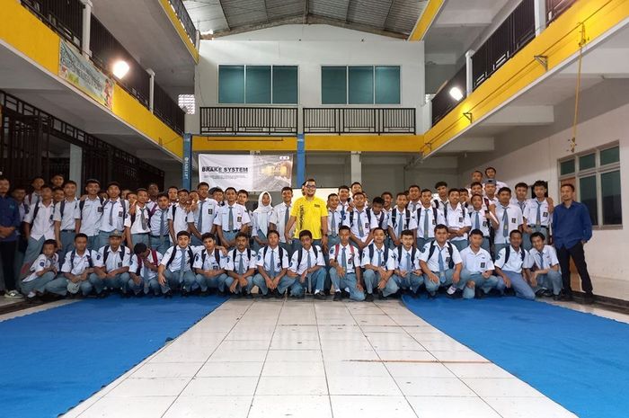 pendidikan, otomotif, genz, PT Autochem Industry (AI), Produsen Chemical Ajarkan Teknologi Otomotif Ke Pelajar, Intip Keseruannya