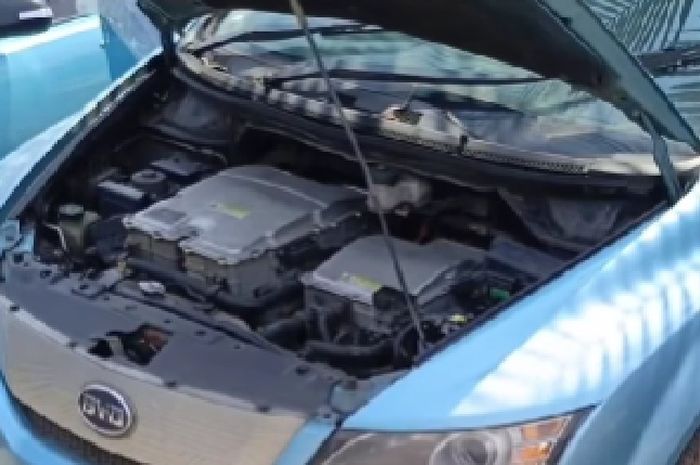 taksi, mobil listrik, BYD E6, Mobil eks taksi, mobil listrik BYD, mobil listrik eks taksi, BYD e6 Eks Taksi Dijual Rp 30 Juta, Baterai Saja Malah Lebih Mahal