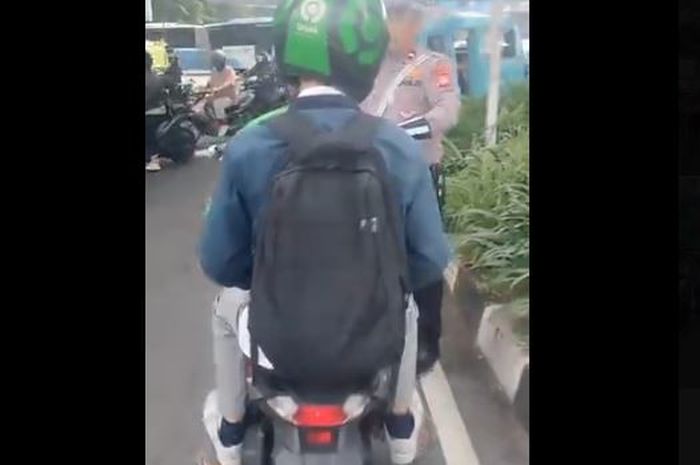 pelat nomor, tilang, operasi patuh, copot pelat nomor, pelat nomor belakang, Razia Polisi di Jembatan Besi Jakbar, Rata-rata Pelat Nomor Belakang Bernasalah