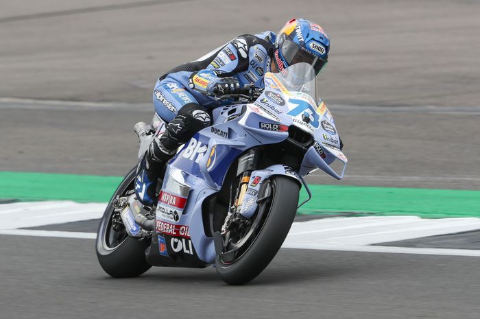 MotoGP, Marc Marquez, alex marquez, motogp inggris, sprint motogp, Hentikan Rekor Sang Kakak, Alex Marquez Menang Sprint MotoGP Inggris 2025