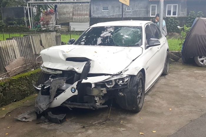 kecelakaan, mahasiswa ugm, bmw 320i, bmw tabrak motor, mahasiswa ugm ditabrak bmw, Fakta Baru BMW Maut Cabut Nyawa Mahasiswa UGM, Baru Ngerem Usai Begini