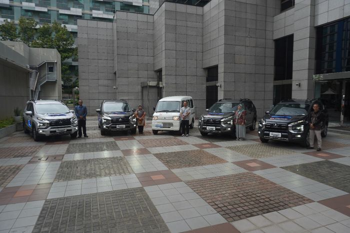 xpander, Xpander Cross, Mitsubishi L100 EV, Mitsubishi Motors Education Program, CSR Mitsubishi, Mitsubishi Kasih Cuma-cuma 10 Mobil ke SMK Jurusan TKR, Xpander, Xpander Cross dan L100 EV