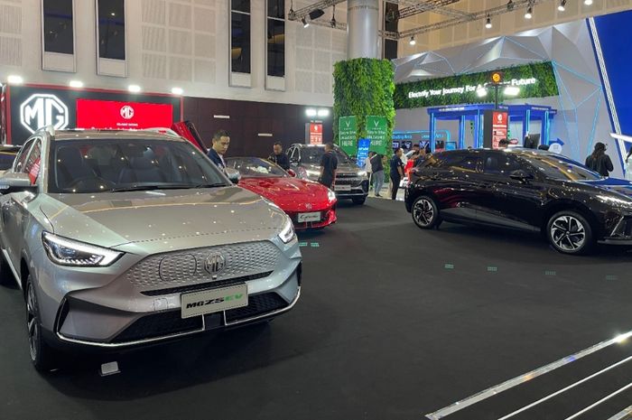 MG Motor Indonesia, MG ZS EV, MG Cyberster, Mg 4 ev, IIMS Surabaya 2025, MG Pamer Mobil Listrik dan Hybrid di IIMS Surabya 2025, Banyak Promonya