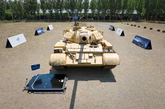 baterai, tank, mobil listrik, Geely, Geely EX5, Gak Bahaya Tah, Baterai Geely EX5 Diuji Dengan Diinjak Tank Baja