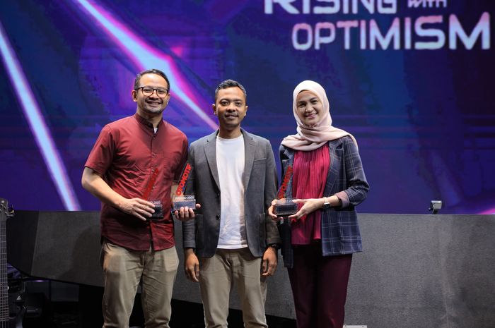 toyota, tabloid otomotif, Yaris Cross, Corolla Cross, innova zenix, Otomotif award 2025, Toyota Sapu Bersih Kategori Bergengsi di OTOMOTIF Award 2025, Ini Daftar Mobil Pemenangnya