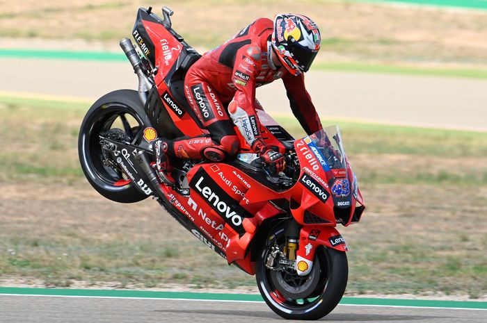 MotoGP, pembalap motogp, mengerem, stoppie, holeshot device, Kenapa Pembalap MotoGP Selalu Ngerem Keras Sebelum Start?