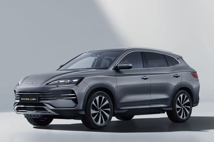 eropa, mobil listrik, plug-in hybrid, Belum Sepenuhnya Siap Beralih ke EV, BYD Kini Fokus Produksi Mobil Plug-In Hybrid