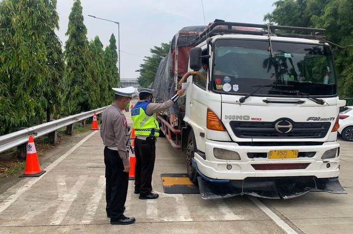 razia polisi, operasi patuh, truk odol, Razia Polisi Besar-besaran, Razia Polisi 2025, Truk ODOL Kebal Dari Razia Polisi Besar-besaran Bulan Juli 2025, Tunggu Tanggal Mainnya