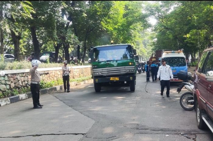 uji emisi, sidang tilang, denda uji emisi, Sidang Tipiring Tilang, Denda Tilang Rp 50 Juta, Delapan Pemilik Mobil, Truk dan Bus Ini Terancam Denda Rp 50 Juta, Sidang Tilang Minggu Depan