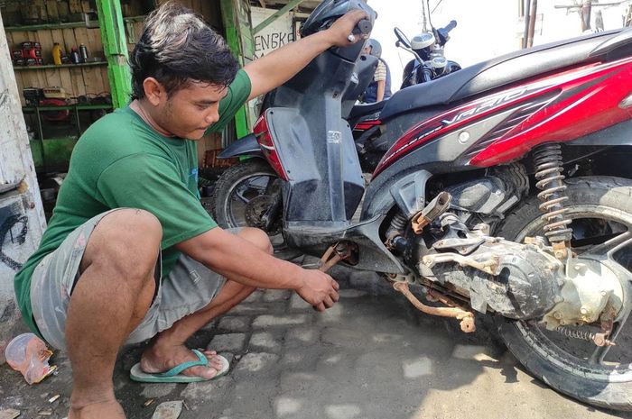 honda vario 110, Sasis motor patah, sasis berkarat, Banjir Rob Demak, Banjir Rob Sayung Demak, Banjir Rob Sayung Demak Ibarat Bakteri Mematikan, Karat dan Patah Sasis Jadi Kawan Pemilik Motor