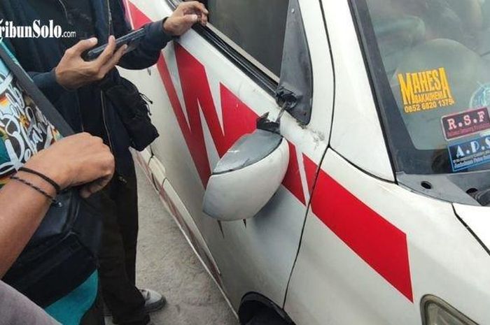 ambulans, Sirine Bawa Pasien, Sirine Jemput Pasien, demo odol, sopir truk demo, Ambulans Dirusak Saat Demo ODOL Perkara Sirine Nyala Tanpa Ada Pasien, Nih Aturannya