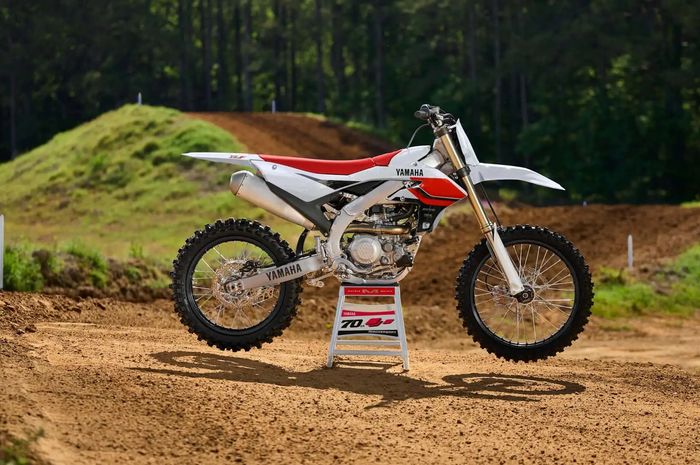 yz450f, Yamaha YZ, YZ125, YZ250F, YZ450F 70th Anniversary Edition, Yamaha Siap Rilis 4 Varian YZ Edisi Ultah Ke-70, Termurah Dibanderol Segini