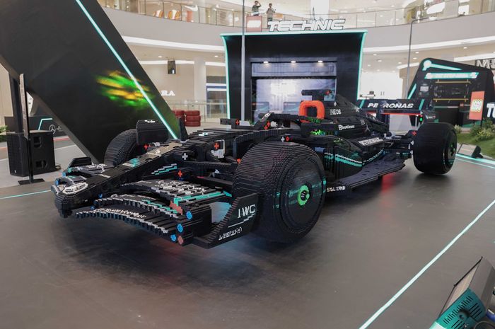 lego, Mercedes-AMG Petronas F1 Team, LEGO Group, Mercedes-AMG F1 W14 E Performance, lego f1, LEGO Mercedes-AMG F1 W14 PETRONAS Nongkrong di Jakarta, Dibangun Selama 2.428 Jam
