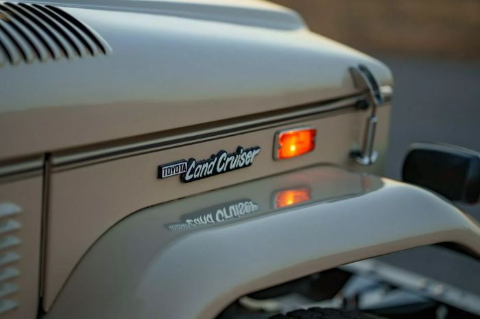 toyota land cruiser, fj40, restomod, GM V8 Small Block, Toyota Land Cruiser FJ40 Ini Tampil Klinyis, Jangan Kaget Waktu Buka Kap Mesinnya
