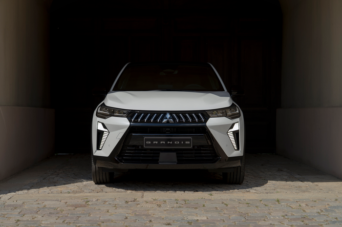 renault, suv mitsubishi, mitsubishi grandis, mitsubishi grandis baru, Mitsubishi Bangkitkan Grandis Lagi, Tampang dan Lekuk Bodi Bikin Pangling