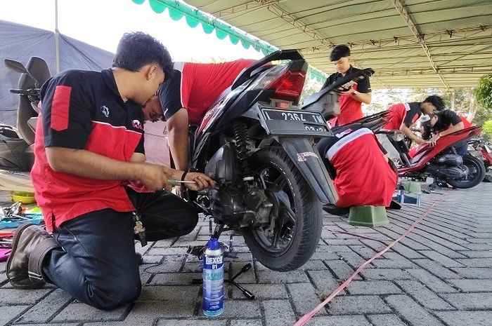 its surabaya, tekiro, servis gratis, Institut Sepuluh Nopember (ITS) Surabaya, Pelatihan otomotif Tekiro ITS, Tekiro dan ITS Surabaya Gelar Servis Gratis, Ada Bonus Pelatihan Otomotif