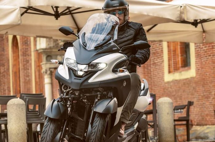 jepang, yamaha, motor matic, motor baru, Yamaha Tricity 300, Punya Roda Tiga, Bisa Berdiri Sendiri, Motor Matic 300 Cc Yamaha Ini Iritnya Tembus 32 Km/Liter