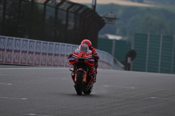 MotoGP, Marc Marquez, pole position, motogp jerman, Ducati Lenovo, Di Bawah Guyuran Hujan, Marc Marquez Cetak Pole Kualifikasi MotoGP Jerman 2025