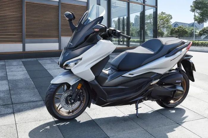 Honda Forza, forza 250, harga honda forza, motor touring, matic 250 cc, Ada Fitur Baru Makin Enak Buat Touring, Inilah Wujud 4 Warna Baru Honda Forza 250, Harga Segini