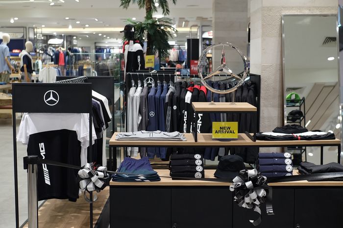 mercedes-benz, Mercedes-Benz Collection Pop-Up Store, Sogo Plaza Senayan, Outfit Mercedes-Benz, Jam Tangan Mercedes-Benz, Pertama di Indonesia, Outfit Orisinal Serba Mercedes-Benz Kini Dijual di Mall Ini