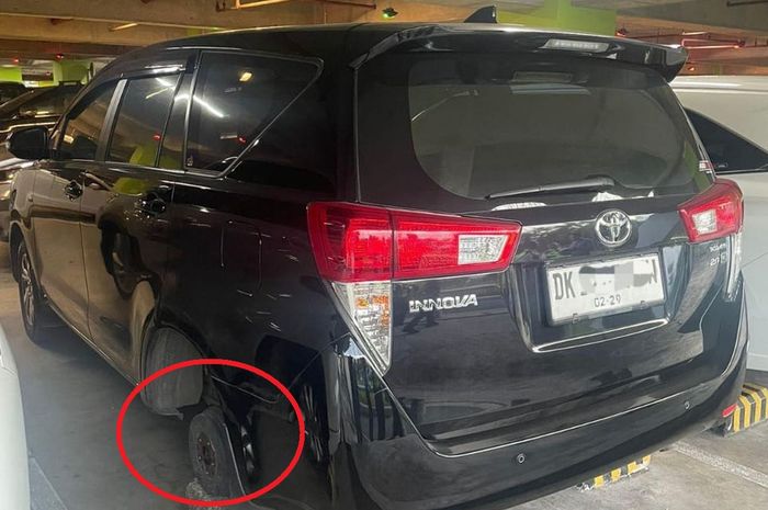 bandara i gusti ngurah rai, kijang innova reborn, maling roda mobil, maling ban mobil, Roda Innova Reborn, Parkiran Bandara Ngurah Rai Bali Kebobolan, Ban dan Pelek Kijang Innova Reborn Raib Ditukar Batako