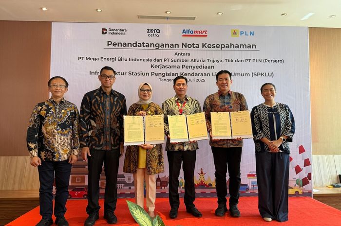 alfamart, kendaraan listrik, MEBI, MEBI, PLN dan Alfamart Bikin Kongsi Bangun Infrastruktur Kendaraan Listrik Nasional