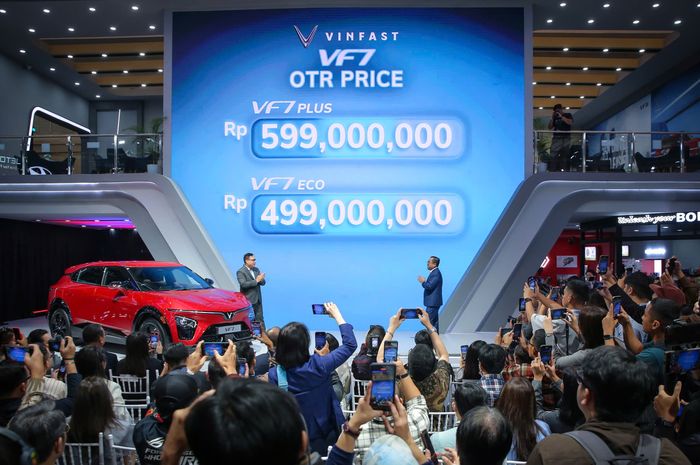 VinFast VF 7, vinfast vf 7 eco, vinfast vf 7 plus, VinFast VF7 Dirilis Dalam 2 Varian, 200 Pembeli Pertama Cuma Disuruh Bayar Segini