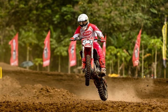 honda crf250r, kejurnas motocross, crosser, Arsenio Algifari, Nunggang Honda CRF250R, Crosser AHM Amankan Double Podium di Kejurnas Motocross Magelang