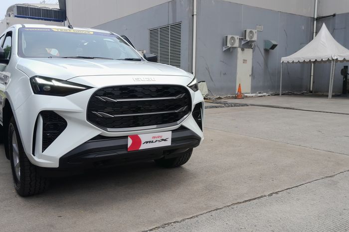 isuzu mu-x, PT Isuzu Astra Motor Indonesia (IAMI), GIIAS 2025, New Isuzu mu-X 4WD, Penjualan Isuzu Naik, dari 969 SPK, New mu-X Menyumbang Segini Banyak