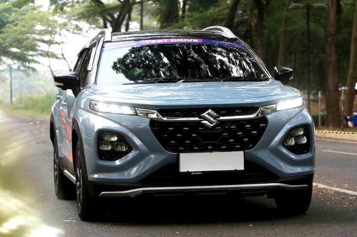 Suzuki Fronx, GIIAS 2025, harga suzuki fronx, test drive suzuki fronx, spek suzuki fronx, Fronx Jadi Mobil Suzuki Paling Banyak Dijajal Pengunjung GIIAS 2025, Ini yang Bikin Pada Penasaran