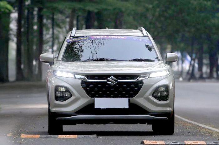 Suzuki Fronx, GIIAS 2025, SUV Coupe, Suzuki Fronx GX, Suzuki Fronx GL, test drive suzuki fronx, Unit Test Drive Suzuki Fronx Laris Manis di GIIAS 2025, Pengunjung Bilang Begini