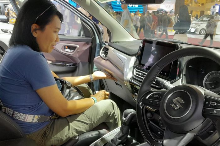suzuki, pt suzuki indomobil sales (sis), Suzuki Fronx, GIIAS 2025, Cocok Buat Antar Anak Sekolah Hingga Kepincut Teknologi, Ini Kata Calon Pembeli Fronx di GIIAS 2025