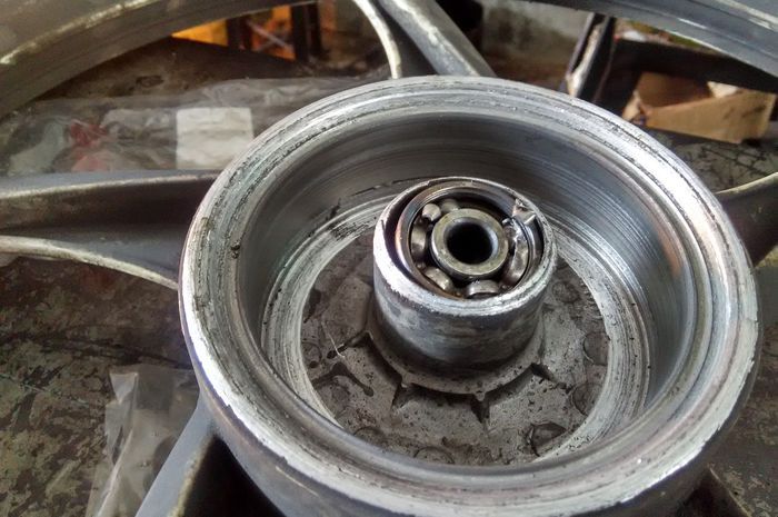 bearing, bearing roda, klaher, bearing oblak, Rim Motor Service (RMS), Bearing Roda Motor Oblak Jangan Dibiarkan, Bisa Merembet ke Pelek