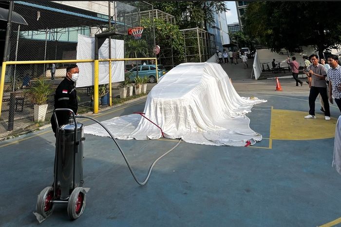 mobil listrik, fast, bluebird, baterai mobil listrik, kebakaran mobil listrik, Bluebird dan FAST Kolaborasi Gelar Latihan Atasi Kebakaran Baterai Mobil Listrik
