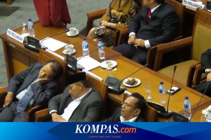 gaji anggota DPR, Tunjangan Anggota DPR, Fasilitas Kredit Mobil DPR, Uang Sidang DPR, Anggota DPR Kredit Mobil, Selain Gaji Rp 3 Juta Per Hari, Anggota DPR Juga Dapat Fasilitas Kredit Mobil Rp 70 Juta