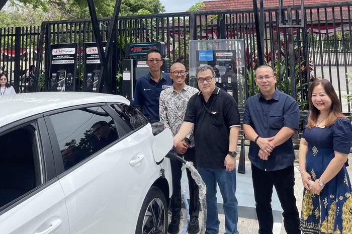 charger, astra otoparts, SPKLU, Astra Otopower, Bisa Dipakai Secara Gratis, AOP Hadirkan Astra Otopower di Palembang
