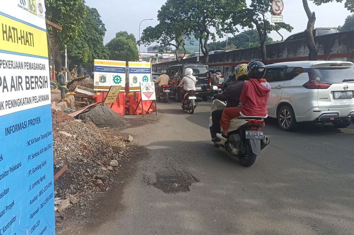 kemacetan jakarta, macet jakarta, jakarta macet, Proyek Galian Jakarta, Penyebab Macet Jakarta, Jakarta Dikepung Proyek, 216 Ruas Jalan Dilubangi Jadi Biang Kemacetan