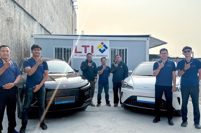 taksi listrik, mobil listrik Neta, Neta X, Neta V-II, Taksi Mobil Listrik, PT Luxury Trans Indonesia, NETA Senyum Lebar, Serahkan Pesanan 100 Unit Mobil Listrik Untuk Luxury Trans Indonesia