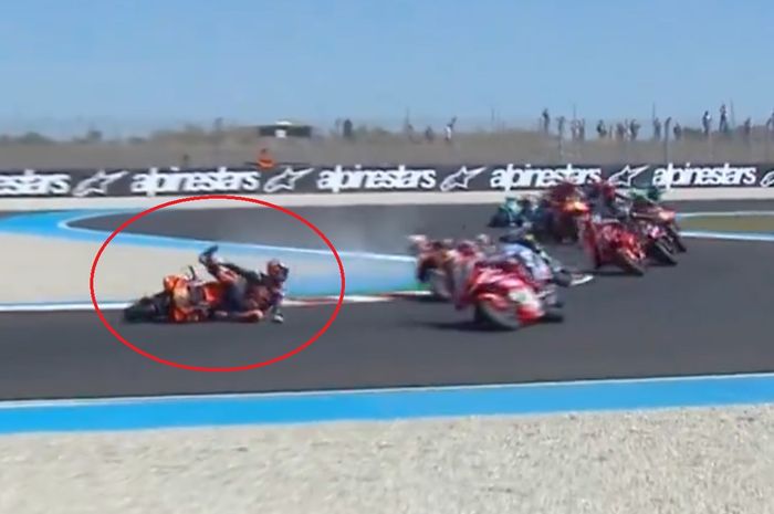 MotoGP, tabrakan, motogp hungaria, Enea Bastianini, Bastianini, Cerita Horror Bastianini Siapkan Diri Tertabrak di MotoGP Hungaria