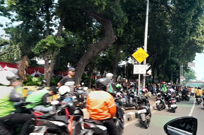 DPR RI, demo, gedung dpr, jalan alternatif, Awas Kena Macet Ada Demo Depan DPR RI, Begini Pantauan Lalu Lintasnya