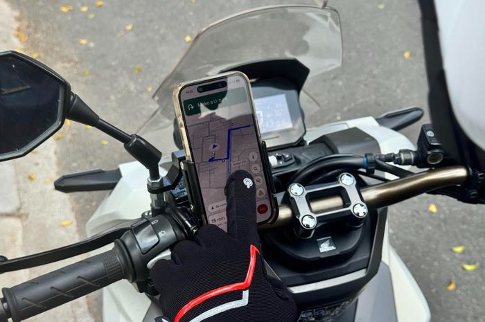 navigasi, safety riding, aplikasi navigasi, astra motor yogyakarta, holder smartphone, Motoran Sambil Ngemap Rawan Hilang Fokus, Gini Caranya Biar Aman