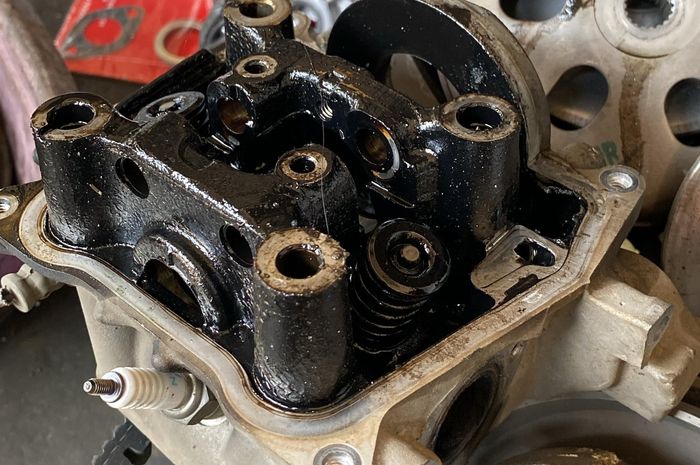 honda, vario 125, oli palsu, oli mesin palsu, Nolimit Speed Cibinong, Serem Banget! Ternyata Begini Efeknya Pakai Oli Palsu Buat Mesin Motor