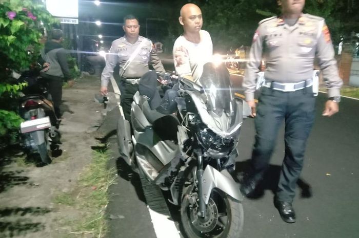 polisi, bali, tabrak lari, truk, sopir truk, yamaha nmax, Buleleng Bali, Sopir Truk Merah Ini Buron di Bali, Imbas Duel Tak Seimbang Lawan Polisi Bawa NMAX