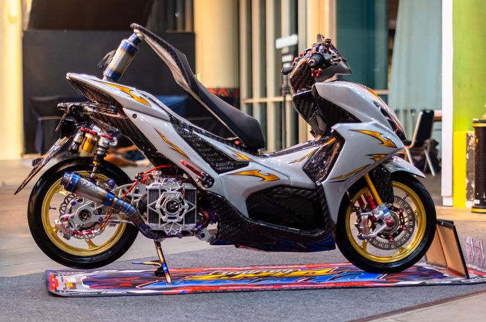 Yamaha Aerox Alpha, Gathering Team Aerox, Modifikasi Yamaha Aerox Alpha, Modifikasi Aerox Alpha, Ohlins YA 767, Budget Sultan, Yamaha Aerox Alpha Ala Gundam Ini Bikin Heboh Gelaran GTA 2025