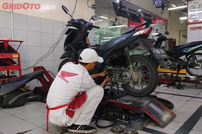 honda, ahass, honda beat, bearing roda belakang, Menguras Kantong, Segini Biaya Ganti Bearing Roda Belakang Honda BeAT di AHASS