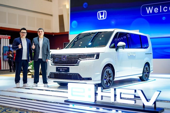 giias, GIIAS Surabaya, promo mobil honda, Mobil baru Honda, Honda Step WGN e:HEV, Harga Honda Step WGN, Honda STEP WGN e:HEV Umbar Promo di GIIAS Surabaya, Cicilan Rp 2 Jutaan