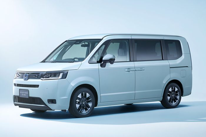 jepang, mobil baru, honda, pilihan warna, Honda Step WGN e:HEV, Warna-warni Honda Step WGN Hybrid Air VS Spada, Mana Lebih Cakep?