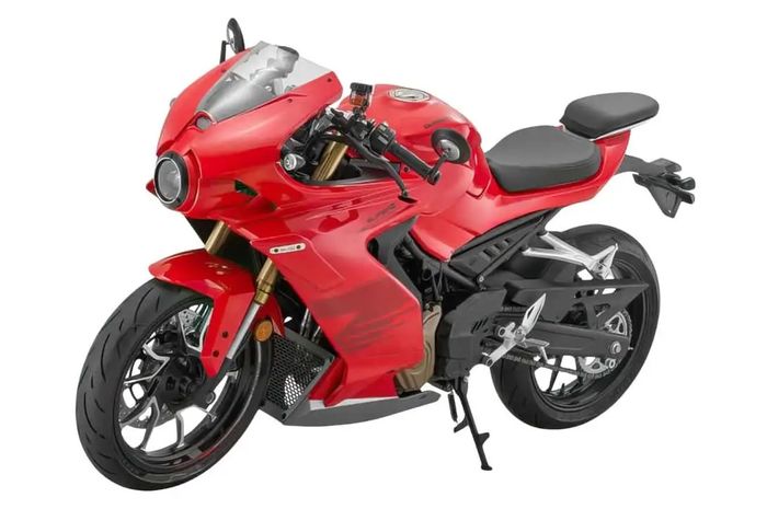 mv agusta, MV Agusta Superveloce, QJMotor, QJ Motor Super4, MV Agusta Superveloce Versi Langsing Nongol, Mesin 450 Cc dan Bobot Cuma 169 Kg